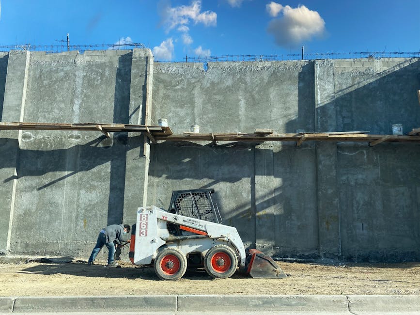 montaż gotowych betonowych prefabrykatów ściennych na placu budowy