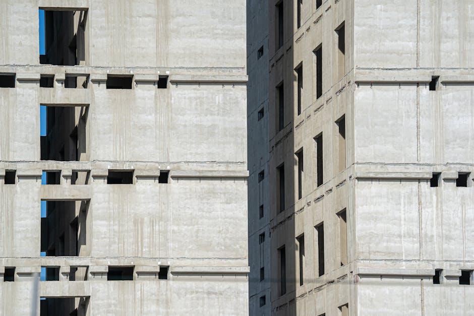 nowoczesny plac budowy z wykorzystaniem prefabrykowanych ścian betonowych